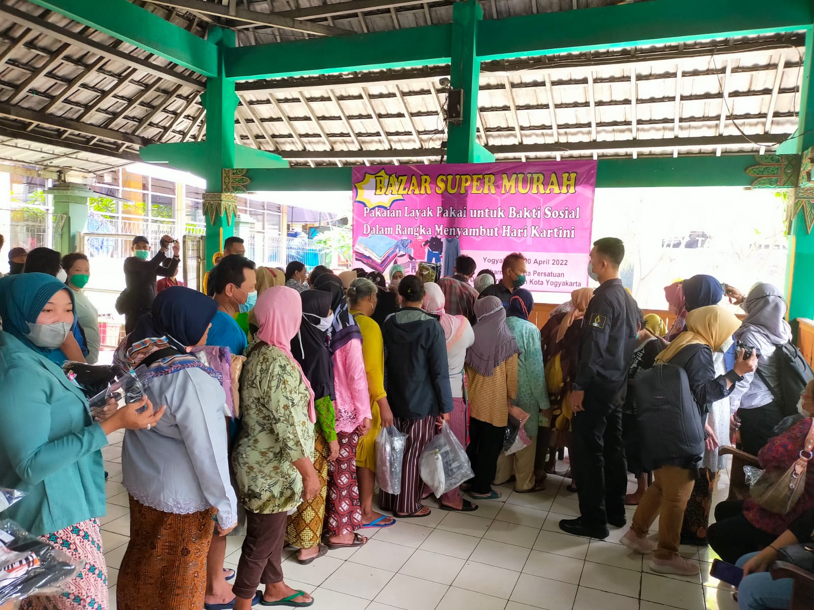 Memperingati Hari Kartini Tahun 2022, Dharma Wanita Persatuan Dinas Perdagangan Kota Yogyakarta Gelar  bazar super murah