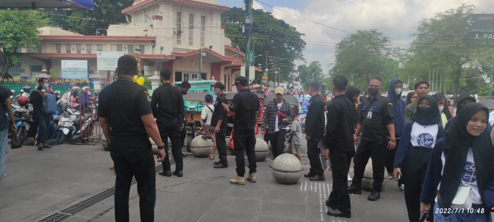 Patroli Rutin Tim Keamanan dan Ketertiban Pasar, Dinas Perdagangan di Sepanjang Jalan Pabringan