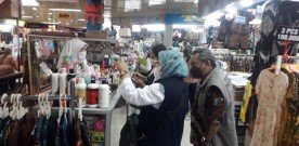 Pengawasan kosmetik di kios pedagang UPT Pusat Bisnis dan Pasar Beringharjo Tengah di lakukan oleh BBPOM DIY dan di dampingi oleh Seksi Pengawasan Dinas Perdagangan kota Yogyakarta.