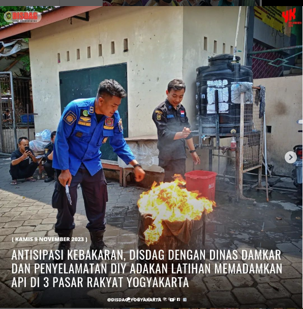 Antisipasi Kebakaran, Disdag Dengan Dinas Damkar Dan Penyelamatan DIY Adakan Latihan Memadamkan API Di Pasar Rakyat Yogyakarta