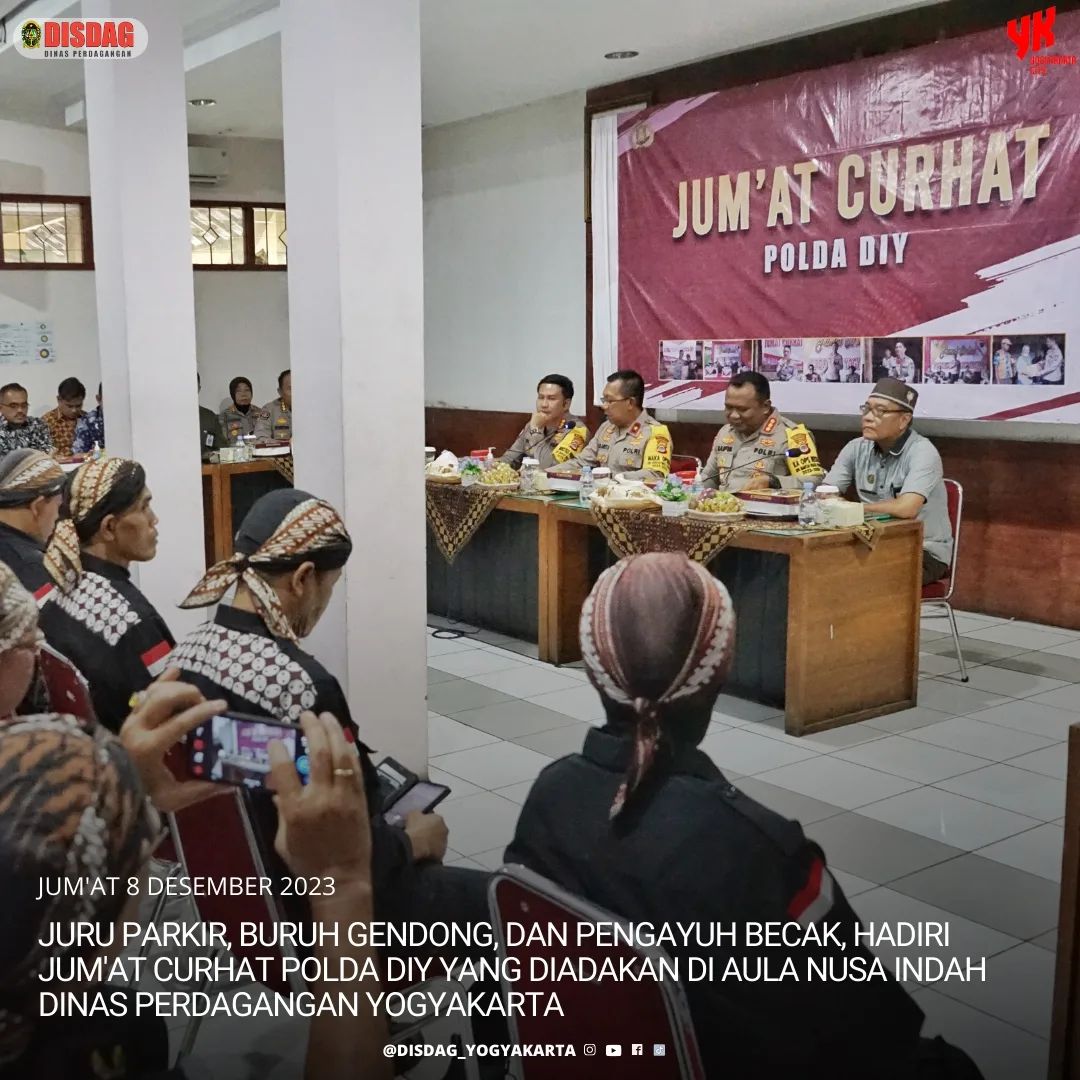 Juru parkir, buruh gendong, dan pengayuh becak, hadiri Jum'at Curhat Polda DIY yang diadakan di Aula Nusa Indah Dinas Perdagangan Yogyakarta