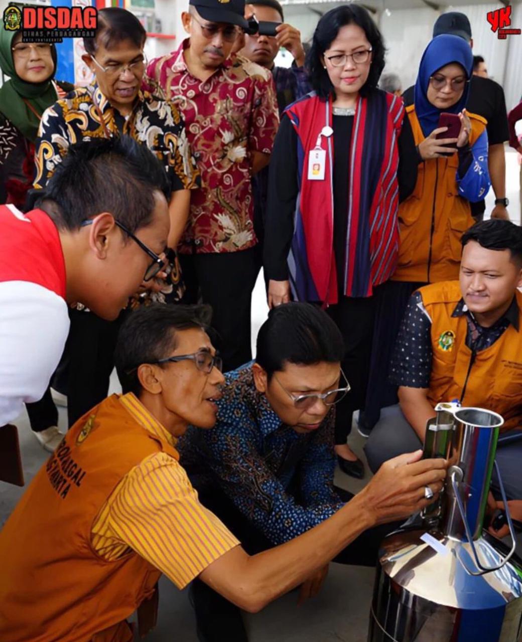 Kepala Dinas Perdagangan Yogyakarta bersama Pemkot Yogyakarta Melakukan Pemantauan SPBU Pertamina Timoho untuk Memastikan Ketersediaan Stok, Pelayanan, dan Takaran Prima Jelang Hari Raya Idhul Fitri 1445 H